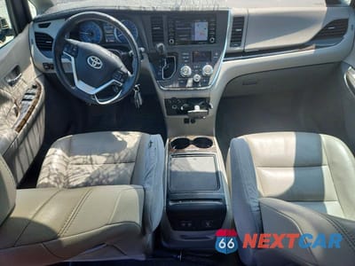 Zdjęcie 8 z 14 samochodu: 2018 TOYOTA SIENNA XLE PREMIUM 8-PASSENGER VIN:5TDYZ3DC0JS918179 - miniatura