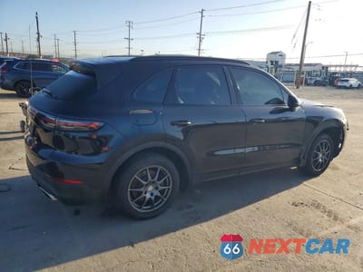 Trzecie zdjęcie samochodu z tyłu: 2020 PORSCHE CAYENNE VIN:WP1AA2AY7LDA08867 - miniatura