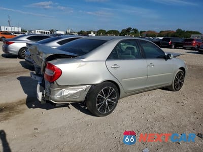 Trzecie zdjęcie samochodu z tyłu: 2004 TOYOTA CAMRY LE VIN:4T1BE32K24U811710 - miniatura