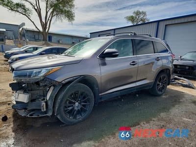 2019 TOYOTA HIGHLANDER SE 5TDJZRFH0KS727540 - główne zdjęcie licytacji z USA - miniatura