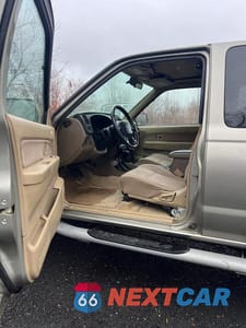 Piąte zdjęcie samochodu w środku: 2000 NISSAN FRONTIER XE-V6 VIN:1N6ED26Y6YC364207 - miniatura