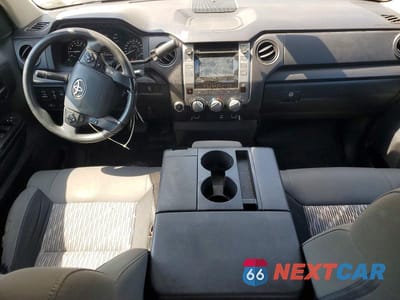 Zdjęcie 8 z 12 samochodu: 2018 TOYOTA TUNDRA SR VIN:5TFUM5F16JX075667 - miniatura