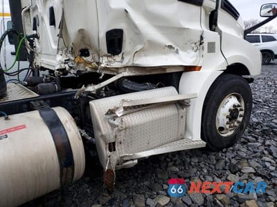 Zdjęcie 9 z 10 samochodu: 2021 FREIGHTLINER CASCADIA 126 SEMI TRUCK VIN:3AKJHLDV1MDMU2067 - miniatura