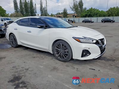 Czwarte zdjęcie samochodu z boku: 2020 NISSAN MAXIMA PLATINUM VIN:1N4AA6FV5LC384910 - miniatura
