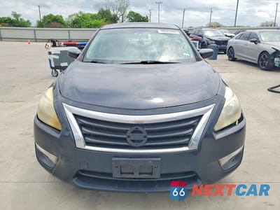 Piąte zdjęcie samochodu w środku: 2015 NISSAN ALTIMA 2.5 S VIN:1N4AL3AP0FN922939 - miniatura