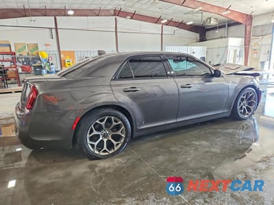 Trzecie zdjęcie samochodu z tyłu: 2018 CHRYSLER 300 S VIN:2C3CCABG2JH214445 - miniatura