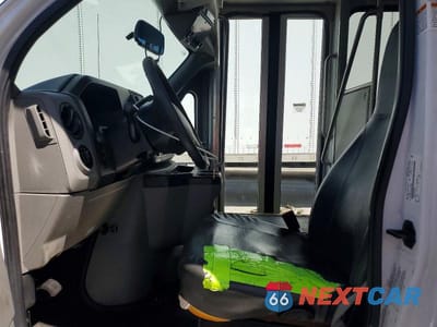 Zdjęcie 7 z 12 samochodu: 2019 FORD E450 SHUTTLE BUS VIN:1FDFE4FS5KDC22147 - miniatura