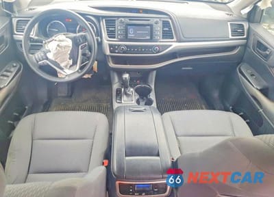 Zdjęcie 8 z 13 samochodu: 2016 TOYOTA HIGHLANDER LE VIN:5TDBKRFH9GS297345 - miniatura