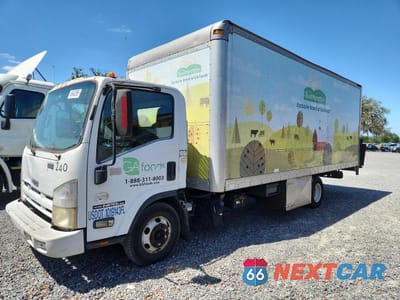 2011 ISUZU NPR BOX TRUCK JALC4W160B7001407 - główne zdjęcie licytacji z USA - miniatura
