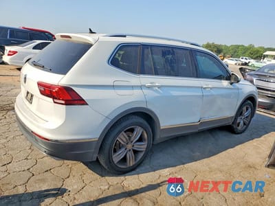 Trzecie zdjęcie samochodu z tyłu: 2020 VOLKSWAGEN TIGUAN SE VIN:3VV3B7AX4LM104814 - miniatura
