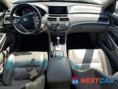 Zdjęcie 8 z 12 samochodu: 2010 HONDA ACCORD EXL VIN:1HGCP3F83AA020943 - miniatura