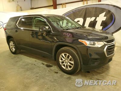Czwarte zdjęcie samochodu z boku: 2020 CHEVROLET TRAVERSE LS VIN:1GNERFKW2LJ193273 - miniatura