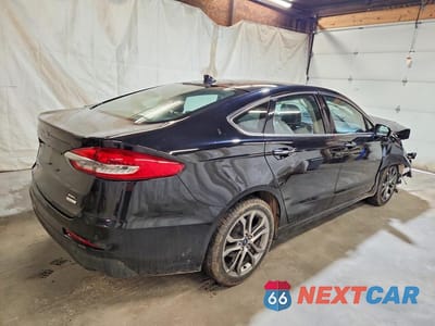 Trzecie zdjęcie samochodu z tyłu: 2019 FORD FUSION SEL VIN:3FA6P0CDXKR213809 - miniatura