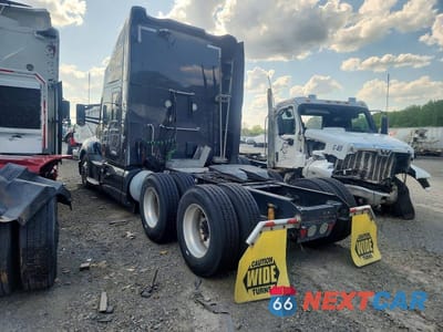 Trzecie zdjęcie samochodu z tyłu: 2014 KENWORTH T680 SEMI TRUCK VIN:1XKYD49X8EJ395338 - miniatura