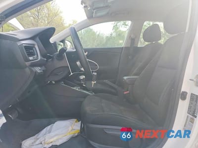 Zdjęcie 7 z 13 samochodu: 2018 KIA RIO S VIN:3KPA24AB5JE114820 - miniatura