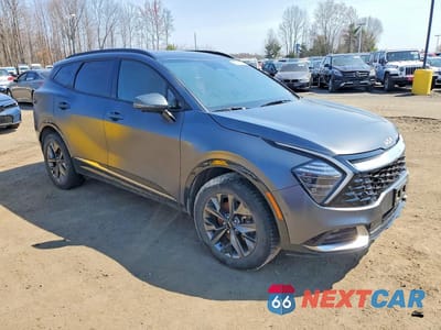 Czwarte zdjęcie samochodu z boku: 2023 KIA SPORTAGE SX PRESTIGE VIN:KNDPXCAG6P7067887 - miniatura