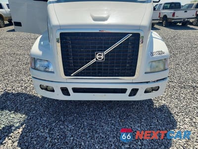 Zdjęcie 7 z 10 samochodu: 2012 VOLVO VNM SEMI TRUCK VIN:4V4MC9DF7CN560024 - miniatura