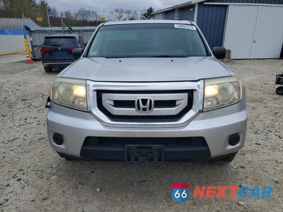 Piąte zdjęcie samochodu w środku: 2010 HONDA PILOT LX VIN:5FNYF4H25AB007107 - miniatura