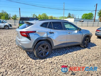 Trzecie zdjęcie samochodu z tyłu: 2025 CHEVROLET TRAX ACTIV VIN:KL77LKEP5SC135187 - miniatura