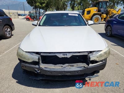 Piąte zdjęcie samochodu w środku: 2012 BMW 328 I VIN:WBA3A5C56CF343747 - miniatura