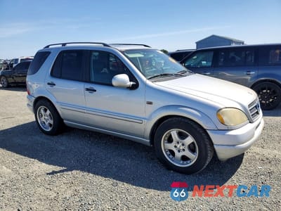 Czwarte zdjęcie samochodu z boku: 2000 MERCEDES-BENZ ML 430 VIN:4JGAB72E8YA194018 - miniatura