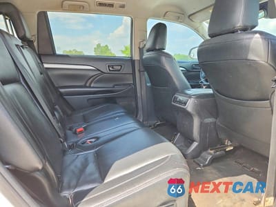 Zdjęcie 11 z 13 samochodu: 2019 TOYOTA HIGHLANDER LE VIN:5TDZZRFH0KS359167 - miniatura