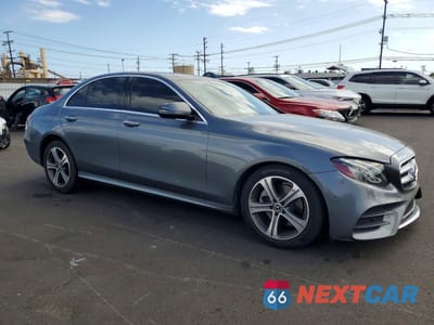 Czwarte zdjęcie samochodu z boku: 2019 MERCEDES-BENZ E 300 VIN:WDDZF4JB1KA504735 - miniatura