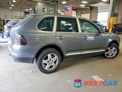 Trzecie zdjęcie samochodu z tyłu: 2004 PORSCHE CAYENNE VIN:WP1AB29P14LA71236 - miniatura