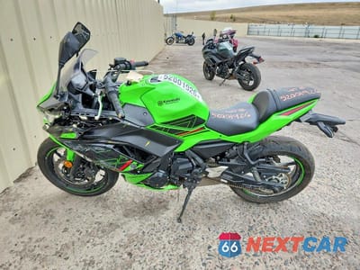 Trzecie zdjęcie samochodu z tyłu: 2023 KAWASAKI EX650 R VIN:ML5EXER19PDA80926 - miniatura
