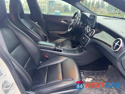 Piąte zdjęcie samochodu w środku: 2015 MERCEDES-BENZ CLA 250 4MATIC VIN:WDDSJ4GB4FN196109 - miniatura