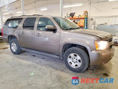 Czwarte zdjęcie samochodu z boku: 2012 CHEVROLET SUBURBAN K1500 LT VIN:1GNSKJE71CR180899 - miniatura