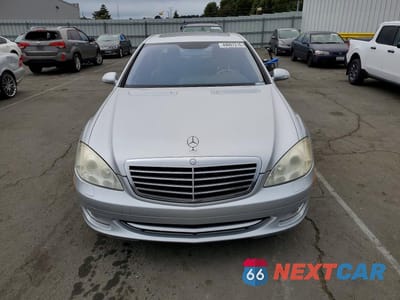 Piąte zdjęcie samochodu w środku: 2009 MERCEDES-BENZ S 550 VIN:WDDNG71X99A279323 - miniatura