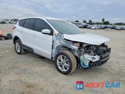 Czwarte zdjęcie samochodu z boku: 2019 FORD ESCAPE SE VIN:1FMCU0GD2KUA20395 - miniatura