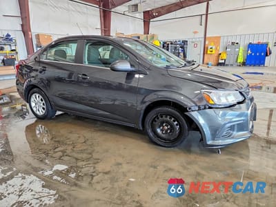 Czwarte zdjęcie samochodu z boku: 2020 CHEVROLET SONIC LT VIN:1G1JD5SB6L4122288 - miniatura