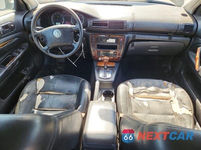 Zdjęcie 8 z 12 samochodu: 2003 VOLKSWAGEN PASSAT GLX VIN:WVWRH63BX3P456177 - miniatura