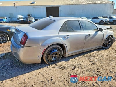 Trzecie zdjęcie samochodu z tyłu: 2018 CHRYSLER 300 S VIN:2C3CCAGG3JH267860 - miniatura
