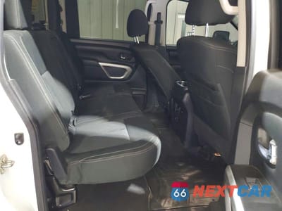 Zdjęcie 10 z 12 samochodu: 2016 NISSAN TITAN XD SV VIN:1N6BA1F40GN509537 - miniatura