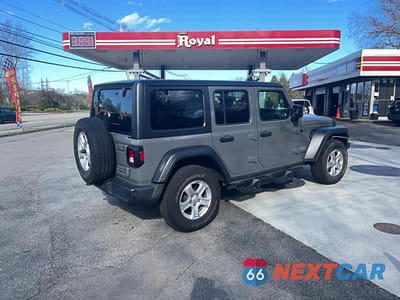Czwarte zdjęcie samochodu z boku: 2019 JEEP WRANGLER UNLIMITED SPORT VIN:1C4HJXDG3KW539244 - miniatura