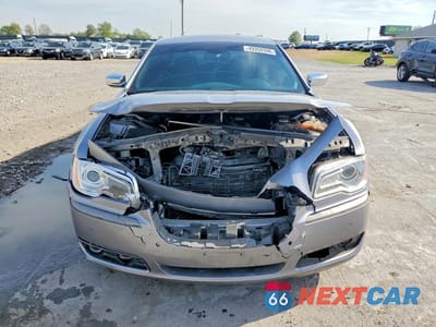 Piąte zdjęcie samochodu w środku: 2013 CHRYSLER 300C VIN:2C3CCAET1DH686469 - miniatura