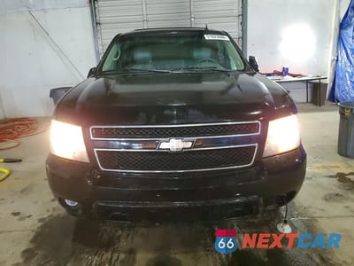 Piąte zdjęcie samochodu w środku: 2011 CHEVROLET TAHOE K1500 LT VIN:1GNSKBE05BR242991 - miniatura