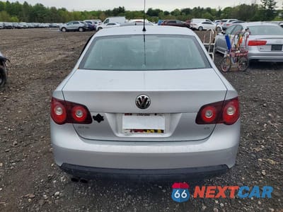 Zdjęcie 6 z 12 samochodu: 2010 VOLKSWAGEN JETTA VIN:3VWAZ7AJ5AM127123 - miniatura