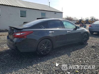 Trzecie zdjęcie samochodu z tyłu: 2017 NISSAN ALTIMA 2.5 SR VIN:1N4AL3AP8HC200410 - miniatura