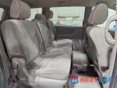 Zdjęcie 11 z 13 samochodu: 2005 TOYOTA SIENNA LE 8 PASSENGER VIN:5TDZA23C85S283368 - miniatura