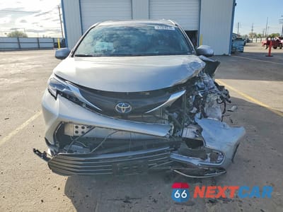 Piąte zdjęcie samochodu w środku: 2025 TOYOTA SIENNA PLATINUM 7-PASSENGER VIN:5TDESKFC5SS157827 - miniatura