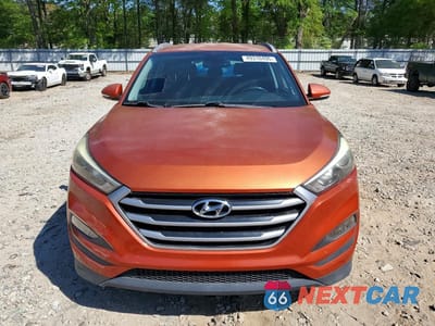 Piąte zdjęcie samochodu w środku: 2017 HYUNDAI TUCSON SE PLUS VIN:KM8J33A45HU438138 - miniatura
