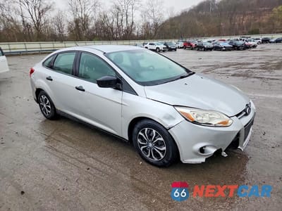 Czwarte zdjęcie samochodu z boku: 2013 FORD FOCUS S VIN:1FADP3E28DL181898 - miniatura