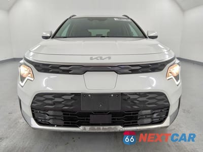 Piąte zdjęcie samochodu w środku: 2023 KIA NIRO WIND VIN:KNDCR3L13P5024556 - miniatura