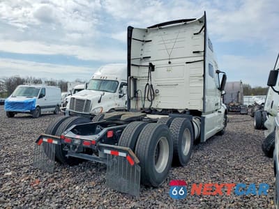 Czwarte zdjęcie samochodu z boku: 2023 VOLVO VNL SEMI TRUCK VIN:4V4NC9EH1PN319702 - miniatura