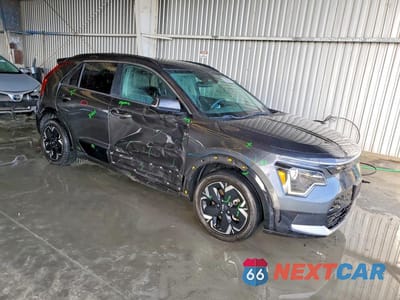 Czwarte zdjęcie samochodu z boku: 2023 KIA NIRO WIND VIN:KNDCR3L13P5038294 - miniatura