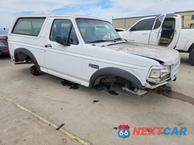 Czwarte zdjęcie samochodu z boku: 1996 FORD BRONCO VIN:1FMEU15H3TLA70086 - miniatura